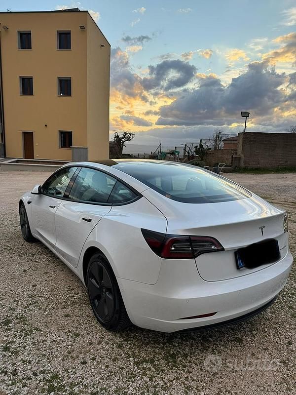 Usata Tesla Model 3 Long Range AWD 366 kW (498 CV) 2021 Bianco Berlina