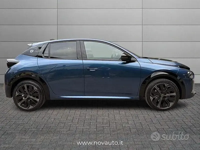 Usata Lancia Ypsilon 101 CV (74 kW) 2024 Blu/azzurro Utilitaria