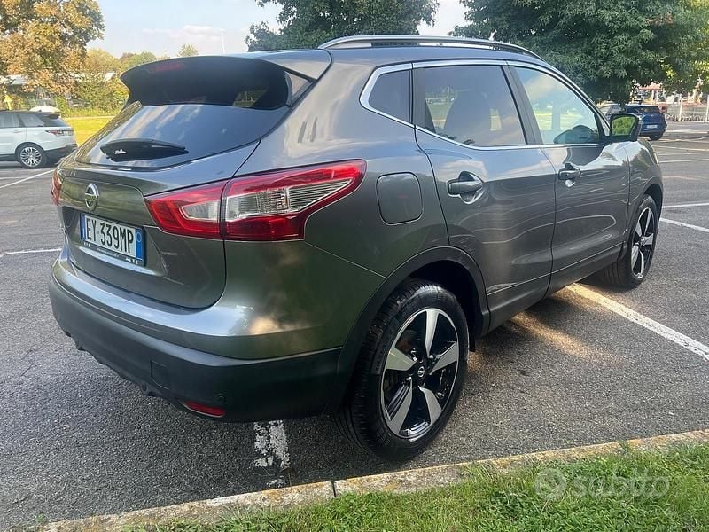 Usata Nissan Qashqai 360º 116 CV (85 kW) 2015 Grigio SUV