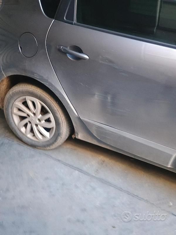 Usata Renault Scénic III 110 CV (80 kW) 2015 Grigio Monovolume