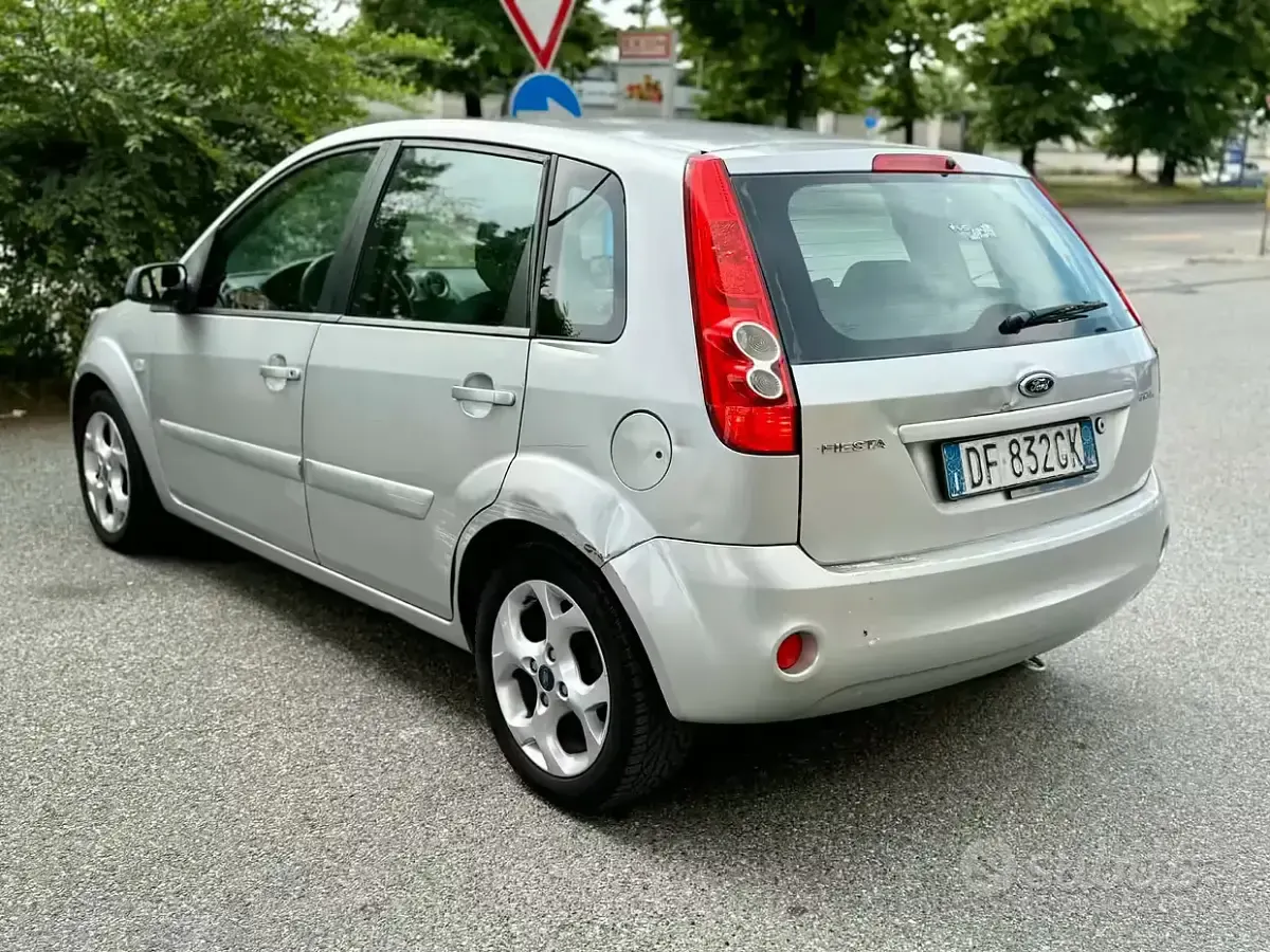 Brugt Ford Fiesta 75 HK (55 kW) 2007 Grå Hatchback