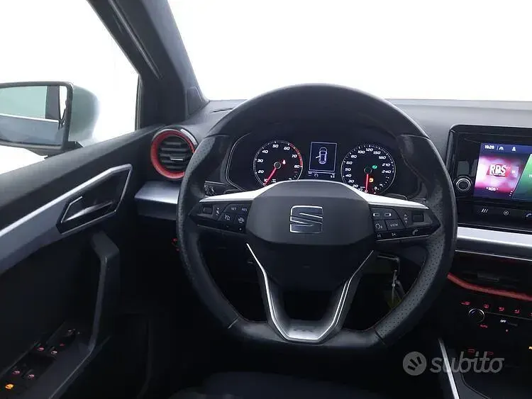 Usata Seat Arona FR 110 CV (80 kW) 2023 Grigio SUV