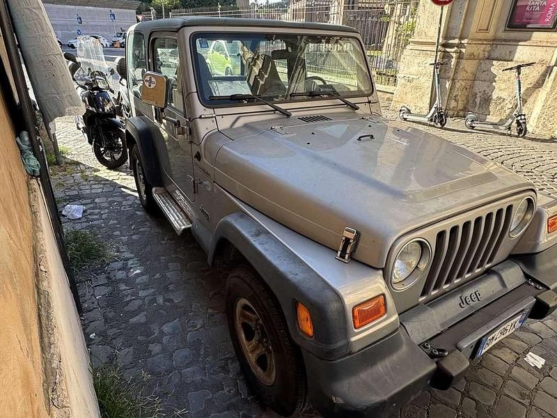 Usata Jeep Wrangler Sport 118 CV (86 kW) 2000 Grigio SUV
