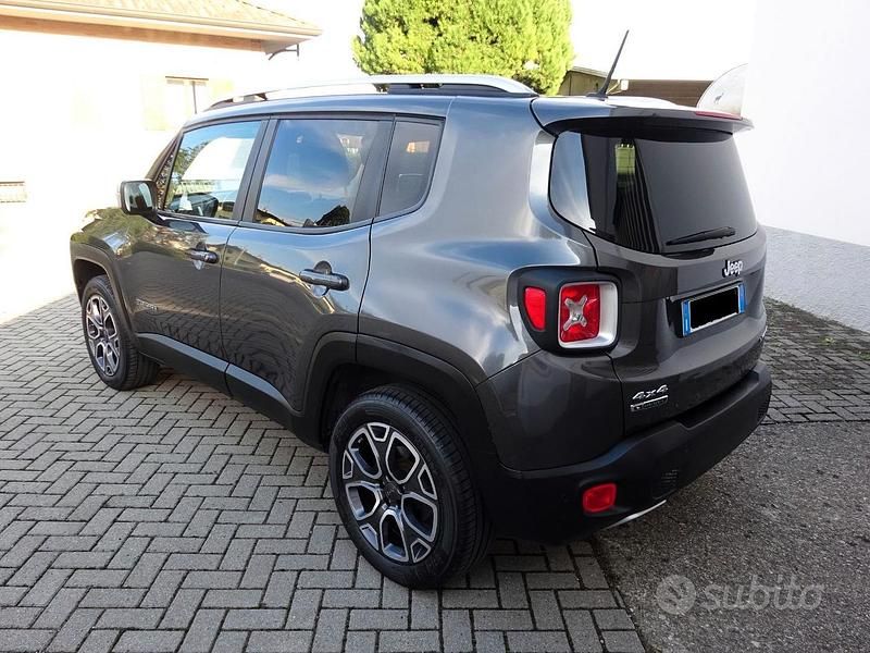 Usata Jeep Renegade Limited 140 CV (102 kW) 2015 Grigio SUV