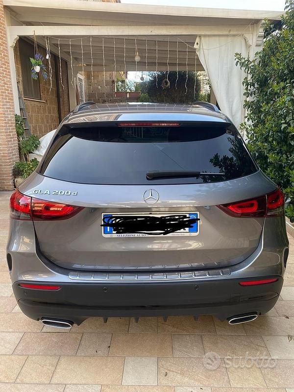 Usata Mercedes GLA200 Premium Plus 150 CV (110 kW) 2023 Grigio SUV