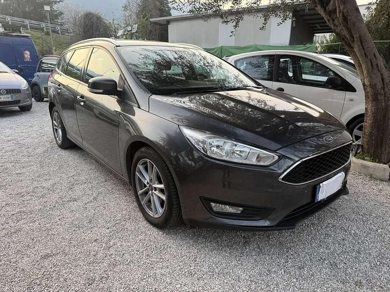 Usado Ford Focus Business Edition 120 HP (88 kW) 2016 Cinzento Carrinha