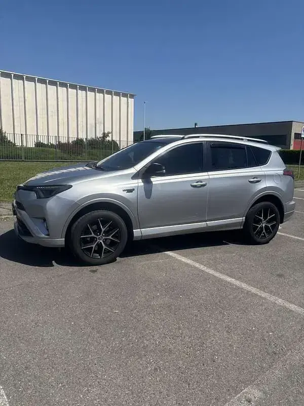 Begagnad Toyota RAV4 Hybrid 155 HK (114 kW) 2017 Silver SUV