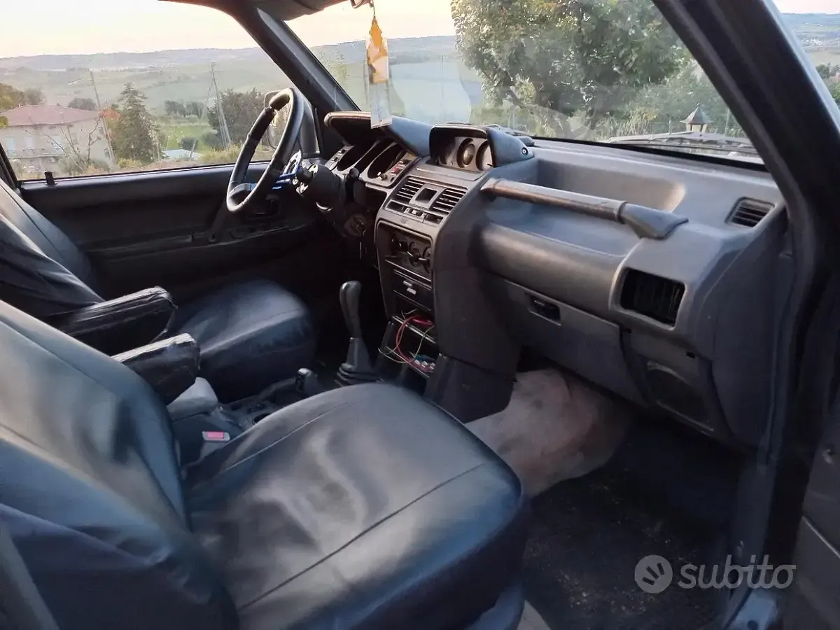 Usata Mitsubishi Pajero 100 CV (73 kW) 1992 Grigio SUV
