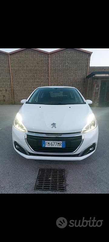 Usata Peugeot 208 Allure 75 CV (55 kW) 2018 Nero Utilitaria