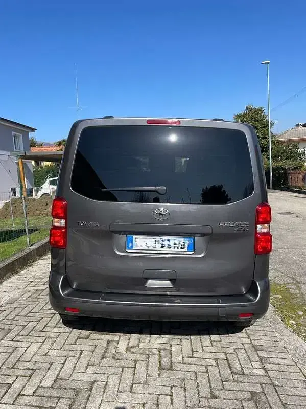 Usata Toyota Proace Verso 120 CV (88 kW) 2019 Grigio Station wagon