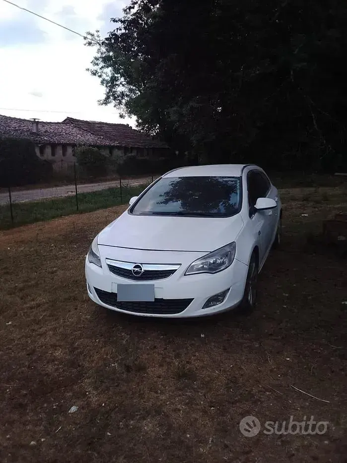 Usata Opel Astra 115 CV (84 kW) 2012 Bianco Station wagon