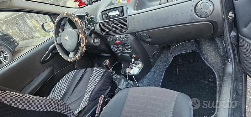 Usata Fiat Punto 77 CV (56 kW) 2009 Grigio Utilitaria