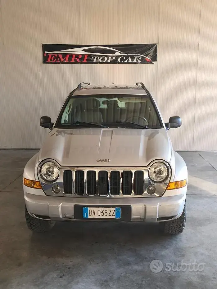 Second-hand Jeep Cherokee Limited 163 CP (119 kW) 2006 Gri SUV