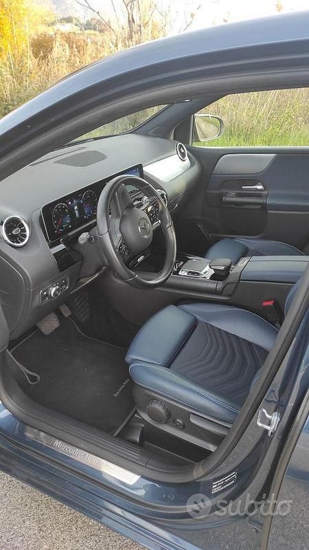 Usata Mercedes B180 Executive 116 CV (85 kW) 2020 Blu/azzurro Utilitaria