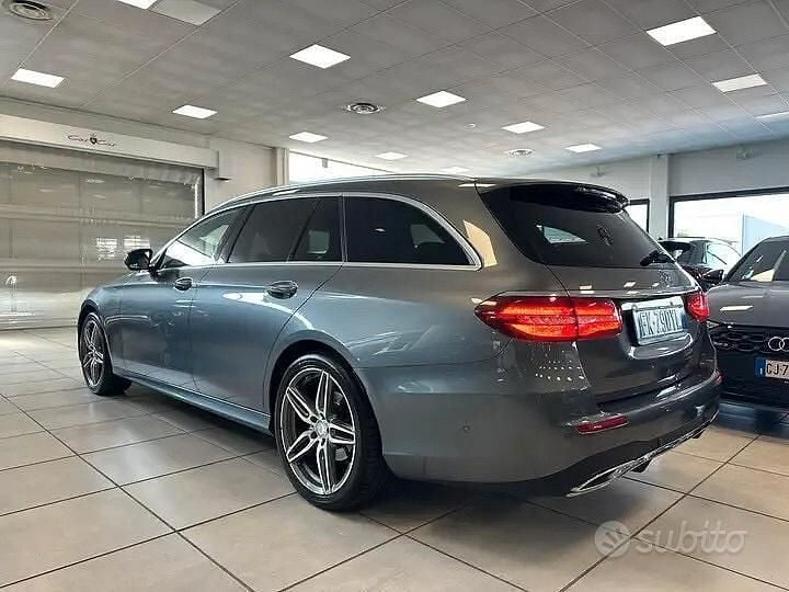 Usata Mercedes E220 Premium 194 CV (142 kW) 2017 Grigio Station wagon