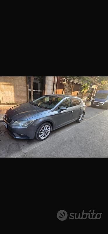 Usata Seat Leon 100 CV (73 kW) 2013 Grigio Berlina