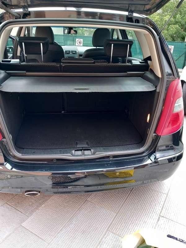 Usata Mercedes A180 Style 109 CV (80 kW) 2011 Nero Monovolume