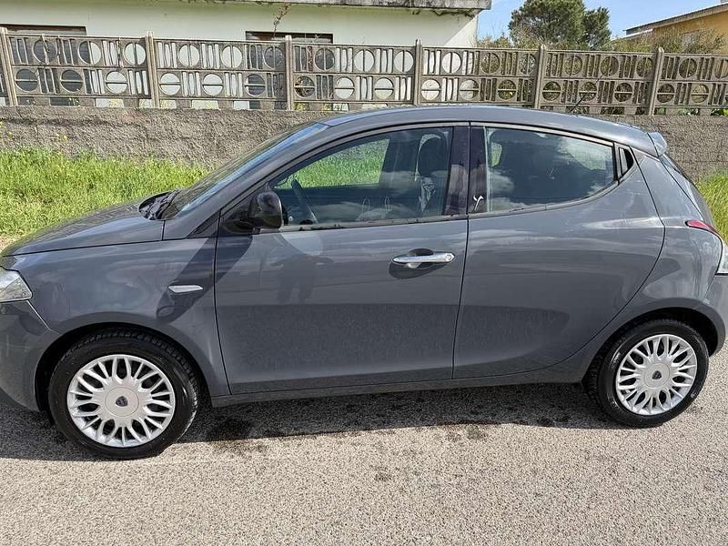 Usata Lancia Ypsilon Silver 95 CV (69 kW) 2016 Grigio Utilitaria