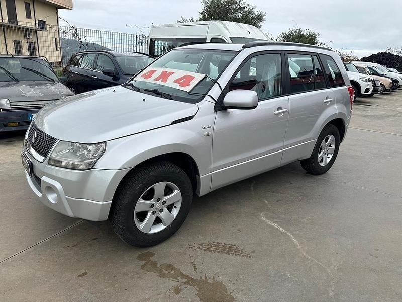Usata Suzuki Grand Vitara 129 CV (94 kW) 2007 Argento SUV