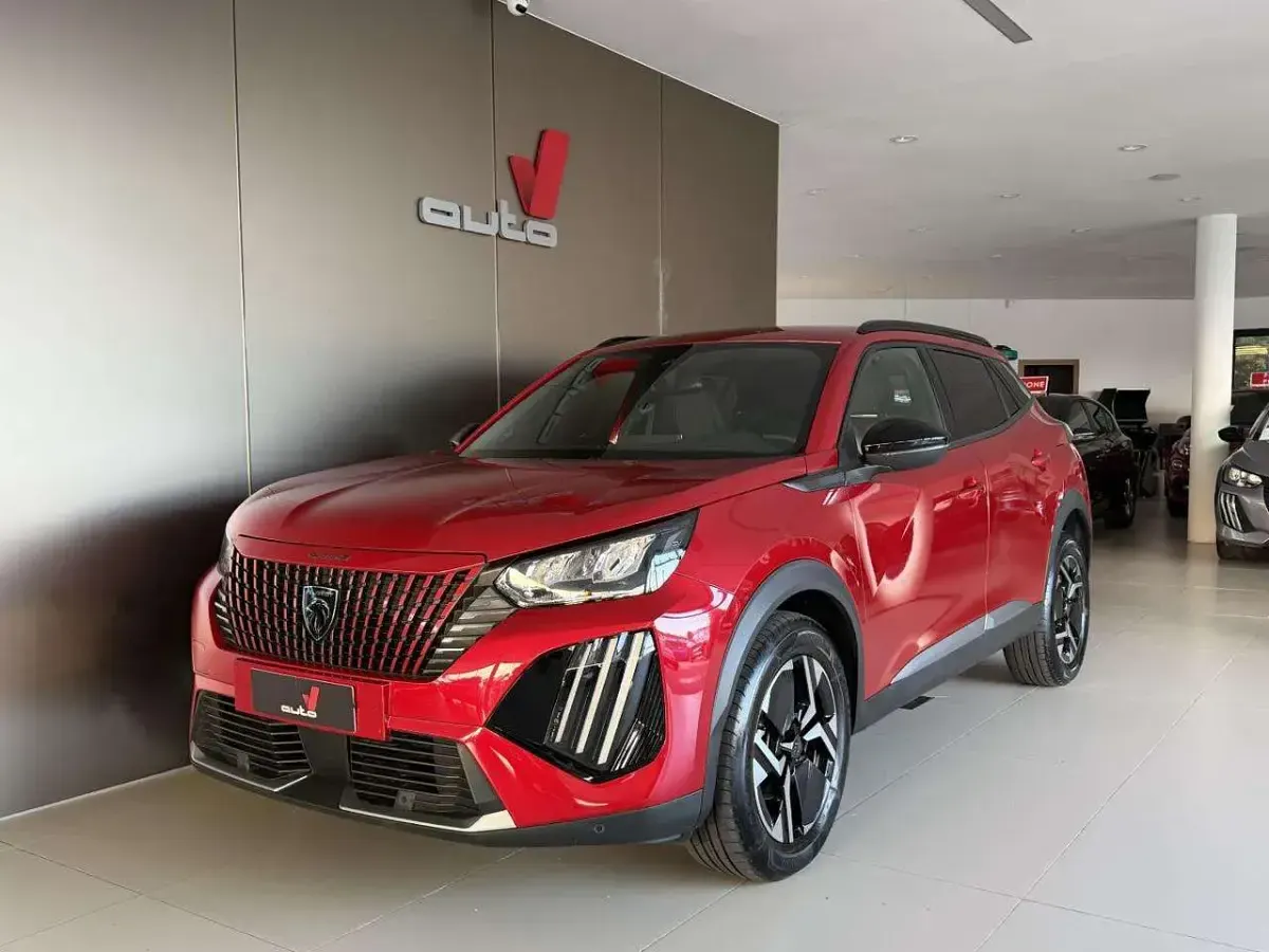 Usata Peugeot 2008 Allure 101 CV (74 kW) 2025 Rosso elixir SUV