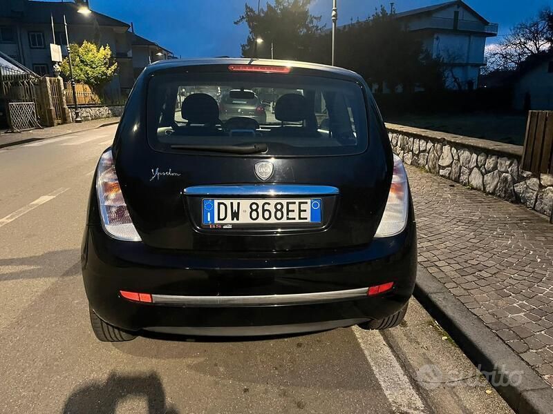 Gebraucht Lancia Ypsilon 77 PS (56 kW) 2009 Schwarz Kleinwagen