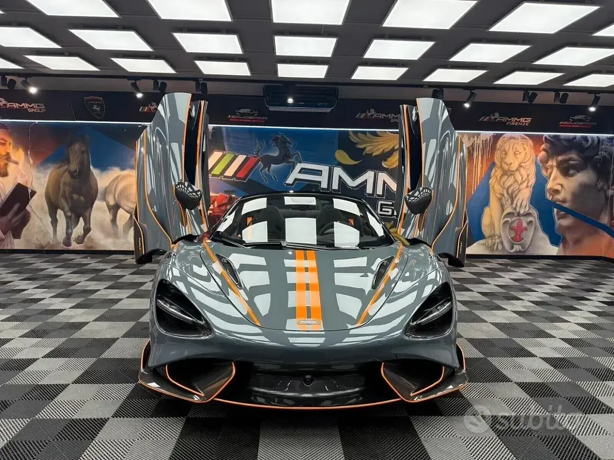 Usata McLaren 765LT 765 CV (562 kW) 2022 Grigio Cabrio