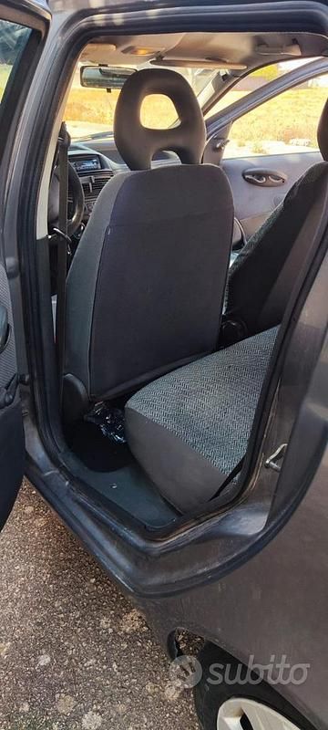 Usata Fiat Punto 60 CV (44 kW) 2004 Utilitaria