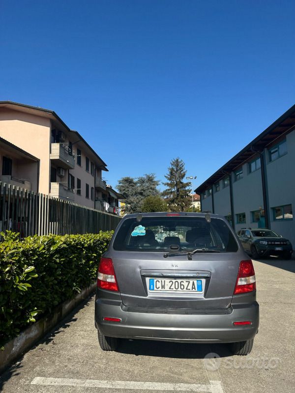 Grigio Usata 2005 Kia Sorento SUV | 3000 € (Cara) - Immagine 1/4