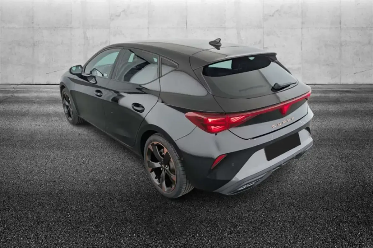Usata Cupra Leon 150 CV (110 kW) 2025 Nero Berlina