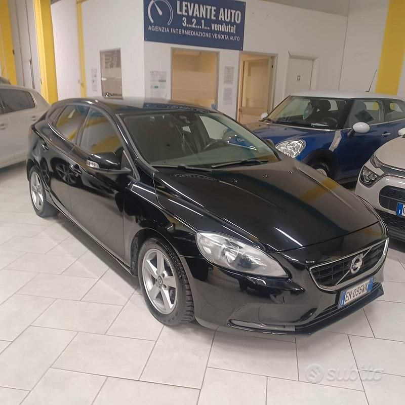 Nero Usata 2012 Volvo V40 Tre volumi | 4990 € - Immagine 1/4