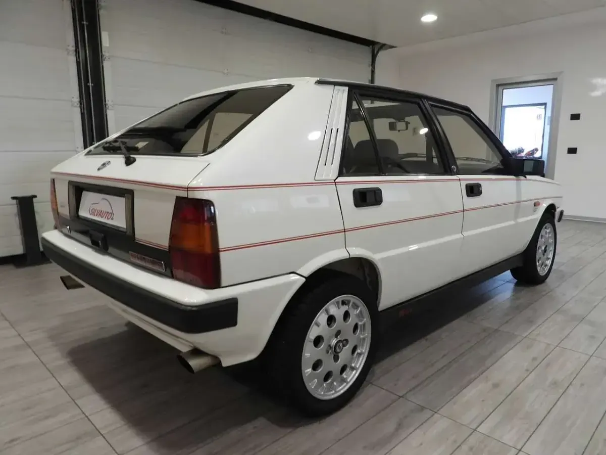 Usata Lancia Delta 166 CV (122 kW) 1987 Bianco corfù 224/f Utilitaria