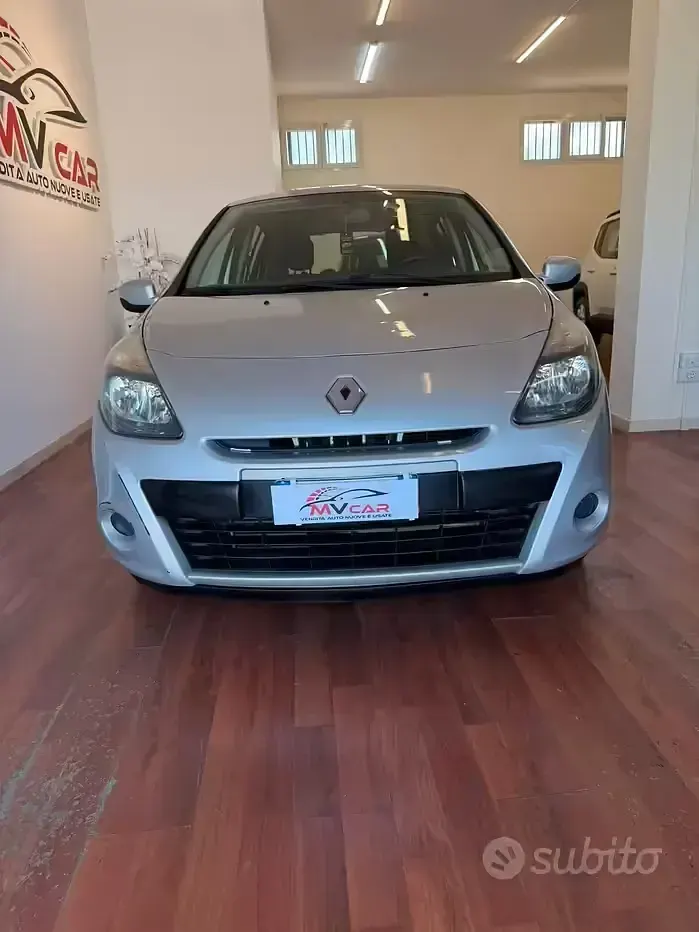 Usata Renault Clio 75 CV (55 kW) 2012 Grigio Utilitaria