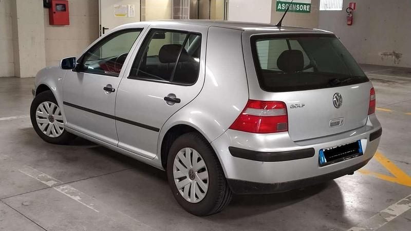 Usata VW Golf IV 75 CV (55 kW) 2001 Argento Berlina