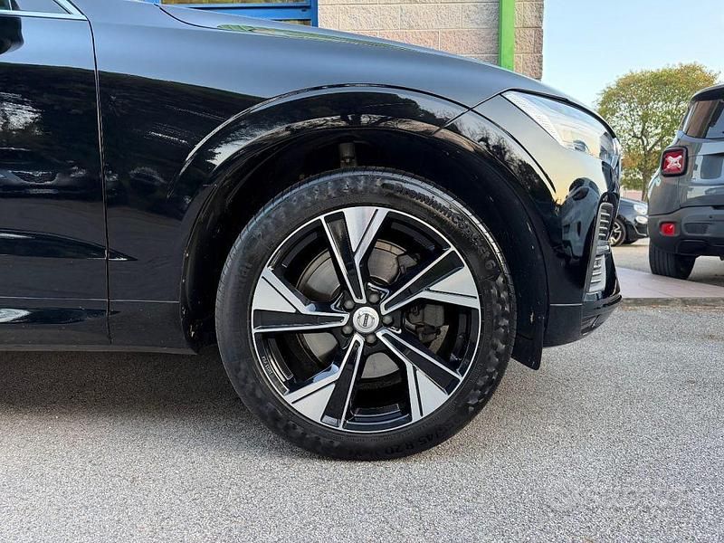 Usado Volvo XC60 197 CV (144 kW) 2022 Negro SUV