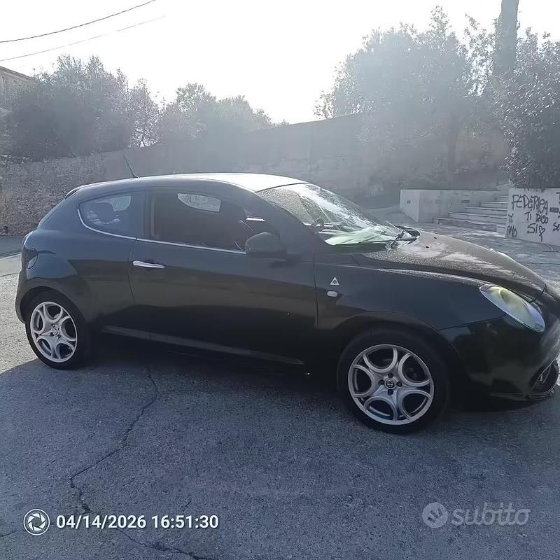Second-hand Alfa Romeo MiTo Distinctive 105 CP (77 kW) 2010 Negru Hatchback