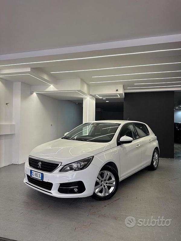 Bianco Usata 2018 Peugeot 308 Allure Tre volumi | 9990 € (Buon prezzo) - Immagine 1/4