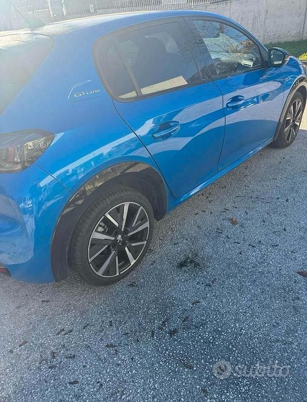 Usata Peugeot 208 GT-line 131 CV (96 kW) 2020 Blu Utilitaria