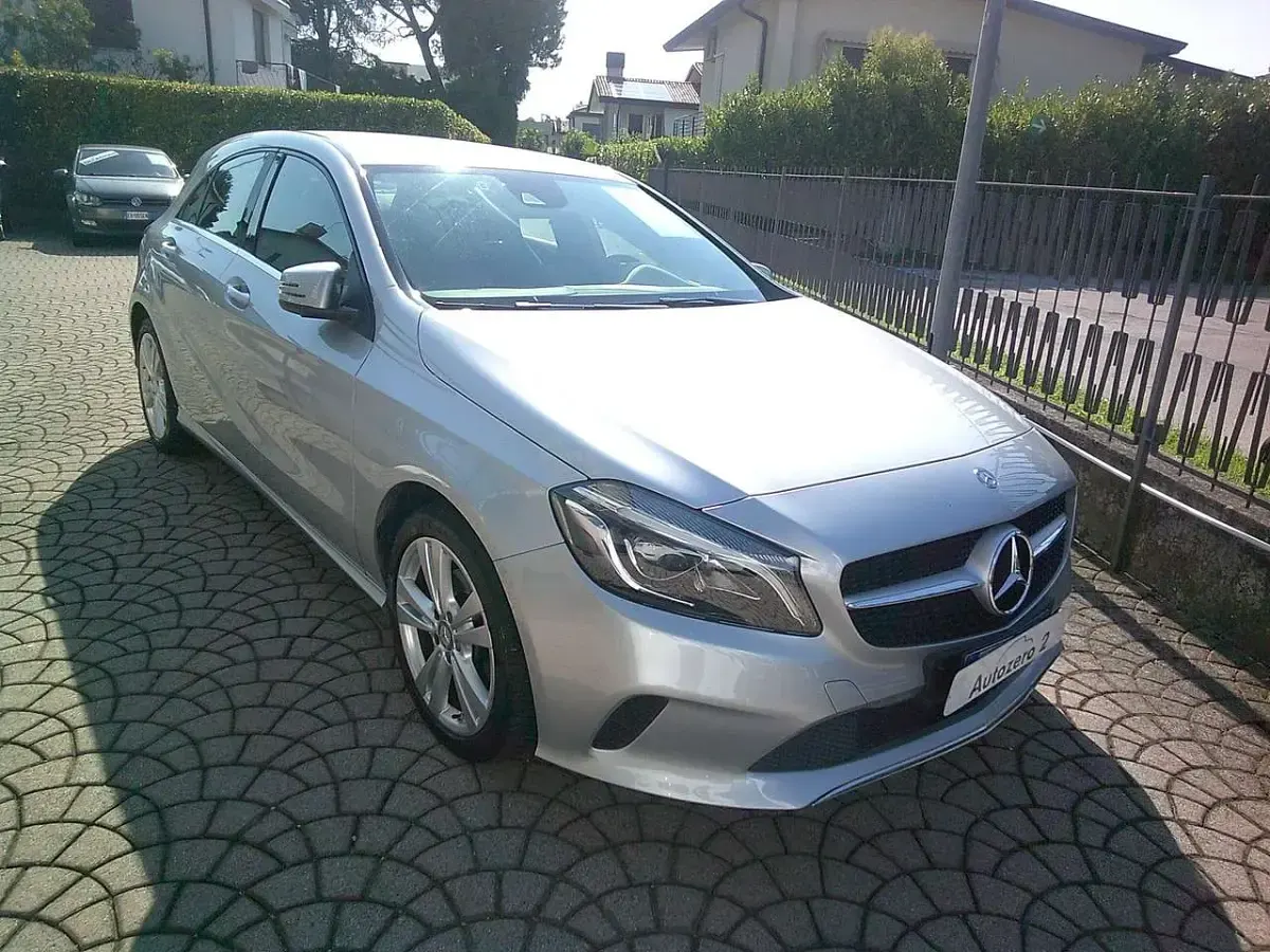 Usata Mercedes A200 136 CV (100 kW) 2018 Argento met Berlina