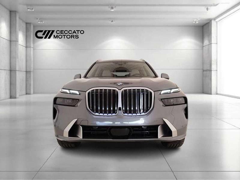 Nuova BMW X7 352 CV (258 kW) 2026 Skyscraper grey metallic SUV