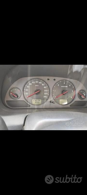 Usata Volvo V40 102 CV (75 kW) 2003 Blu Station wagon