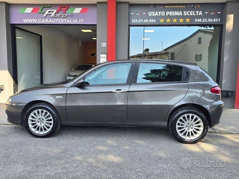 Usata Alfa Romeo 147 105 CV (77 kW) 2008 Grigio Utilitaria