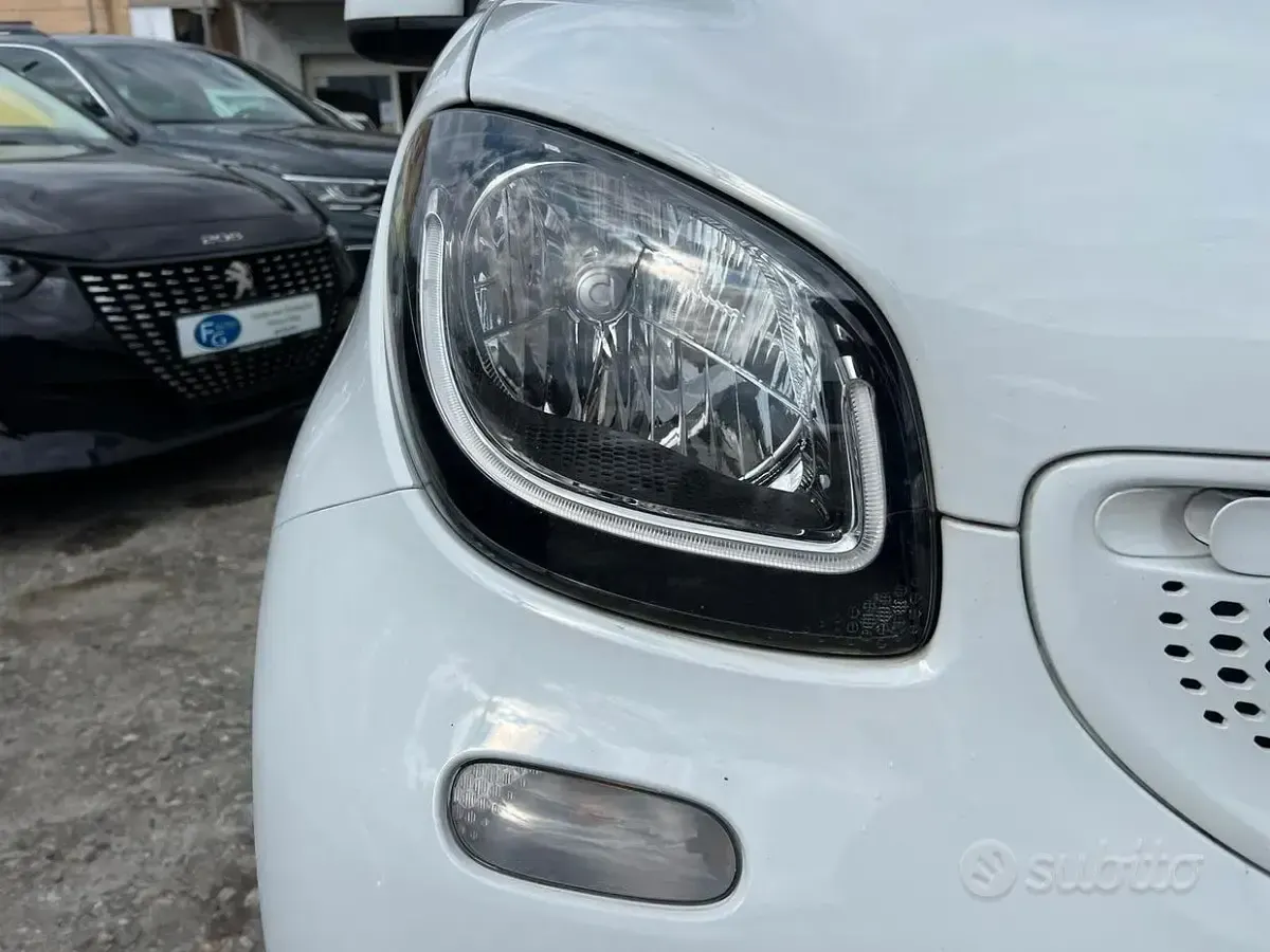 Usata Smart ForFour Passion 71 CV (52 kW) 2015 Bianco Utilitaria