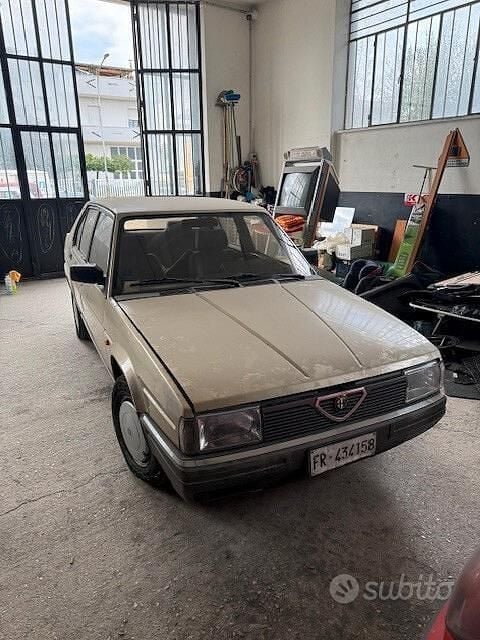 Usata Alfa Romeo 90 127 CV (93 kW) 1986 Marrone Berlina