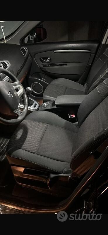 Usata Renault Scénic III XMOD 102 CV (75 kW) 2010 Nero Monovolume