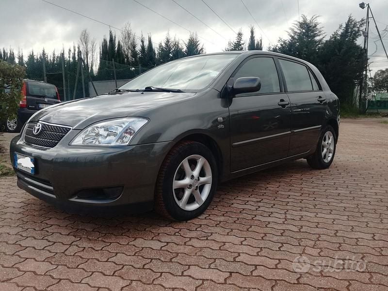 Bronzo Usata 2004 Toyota Corolla Due volumi | 3000 € - Immagine 1/4