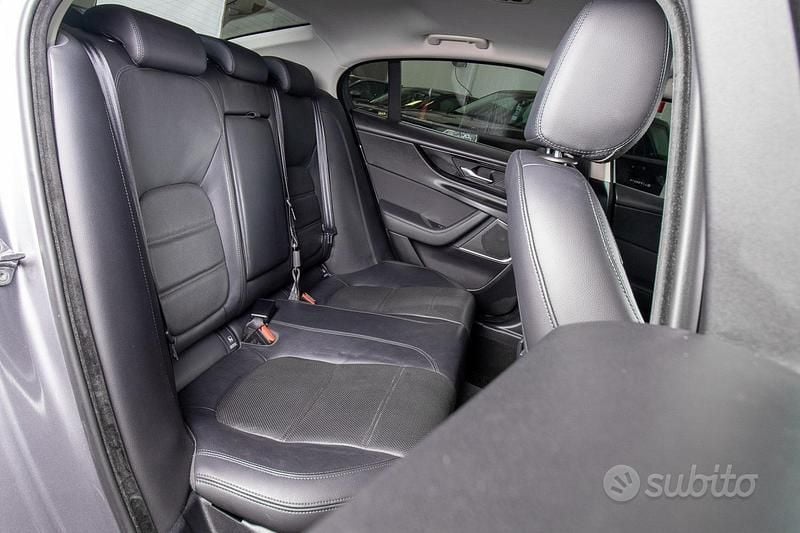 Usata Jaguar XE S 180 CV (132 kW) 2019 Grigio Berlina