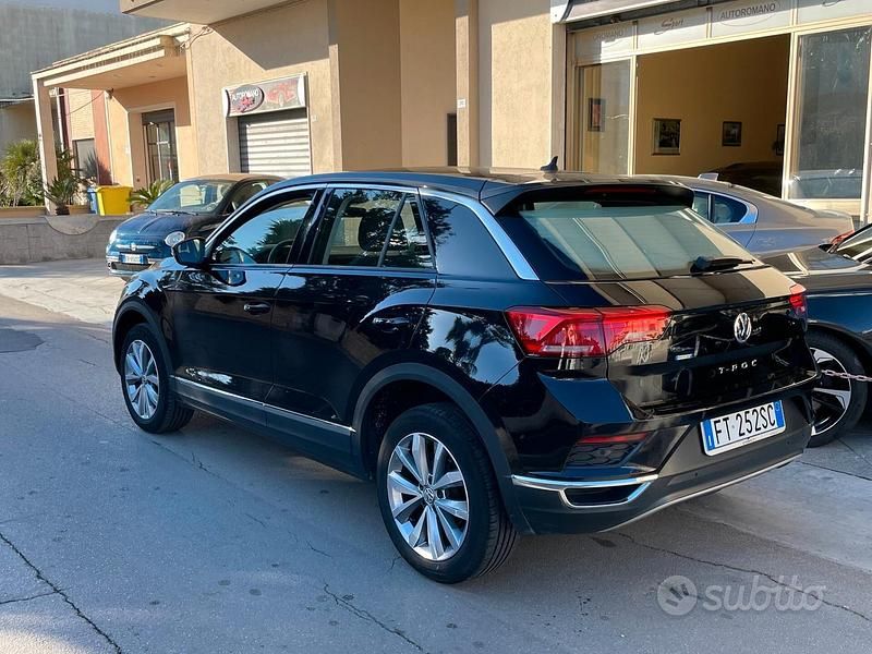 Usata VW T-Roc Style 116 CV (85 kW) 2019 Nero SUV