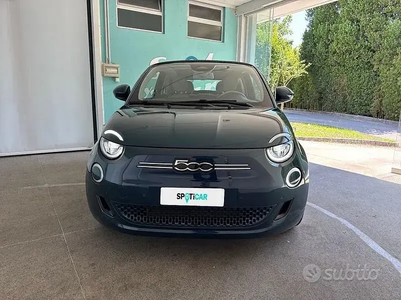 Usata Fiat 500C La Prima 86 kW (118 CV) 2022 Blu/azzurro Cabrio