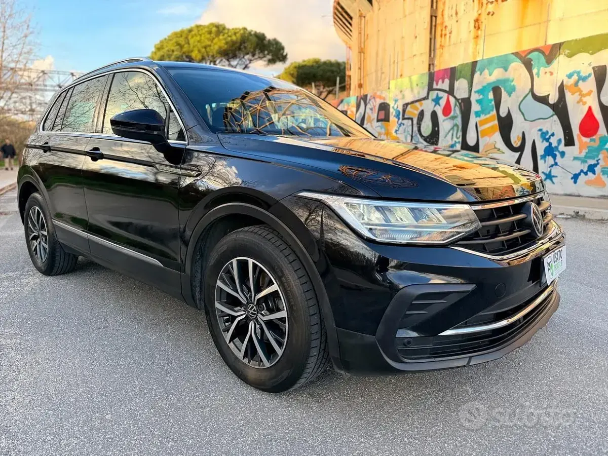 Usata VW Tiguan 131 CV (96 kW) 2023 Nero SUV