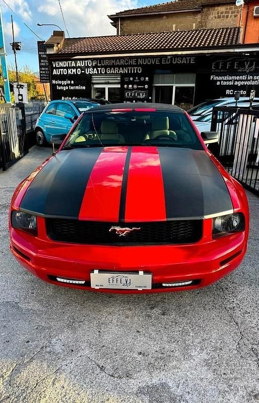 Usata Ford Mustang 204 CV (150 kW) 2005 Rosso Cabrio